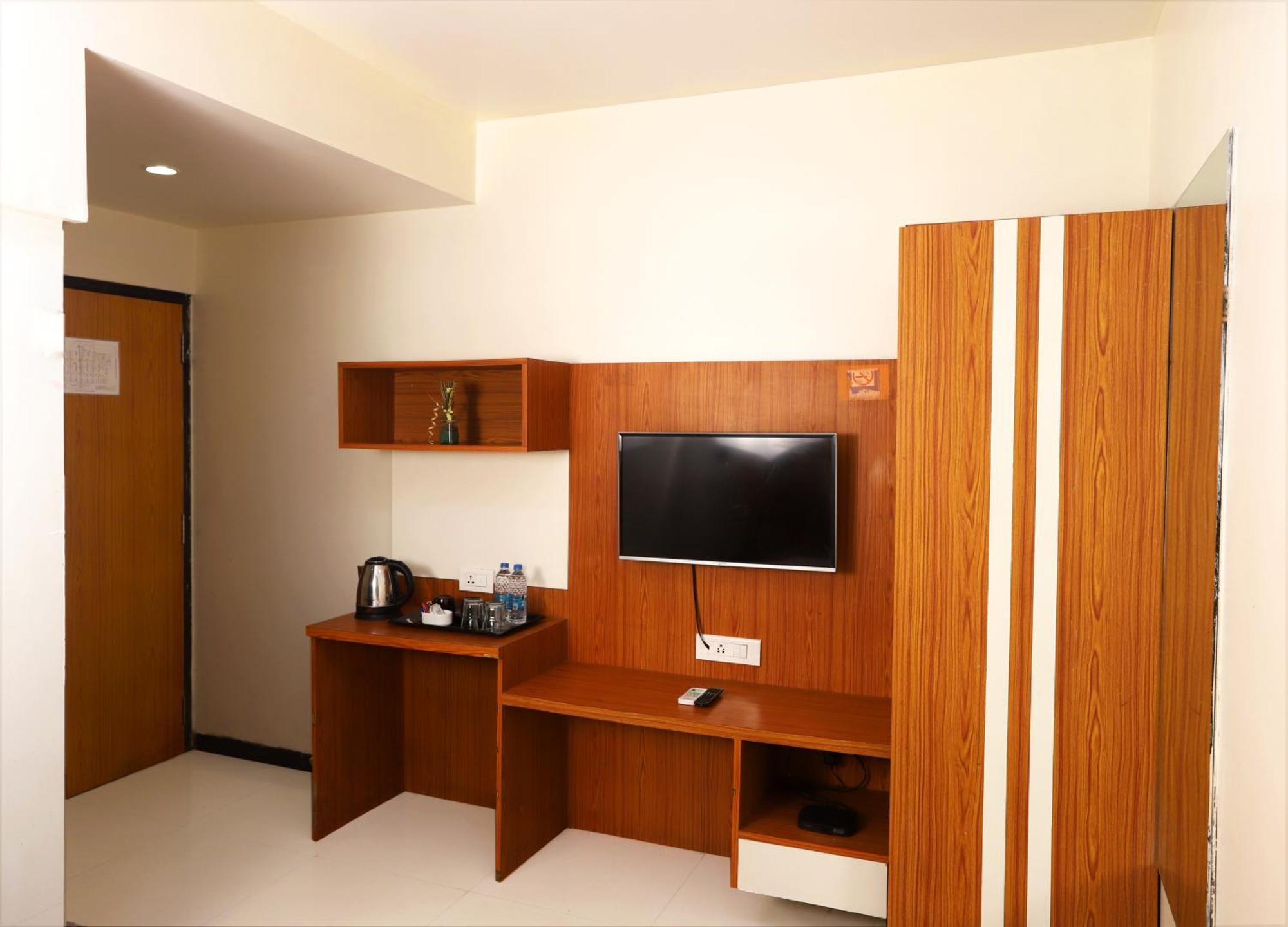 Hotel Elite Continental- Near Mumbai International Airport Andheri East Exterior photo